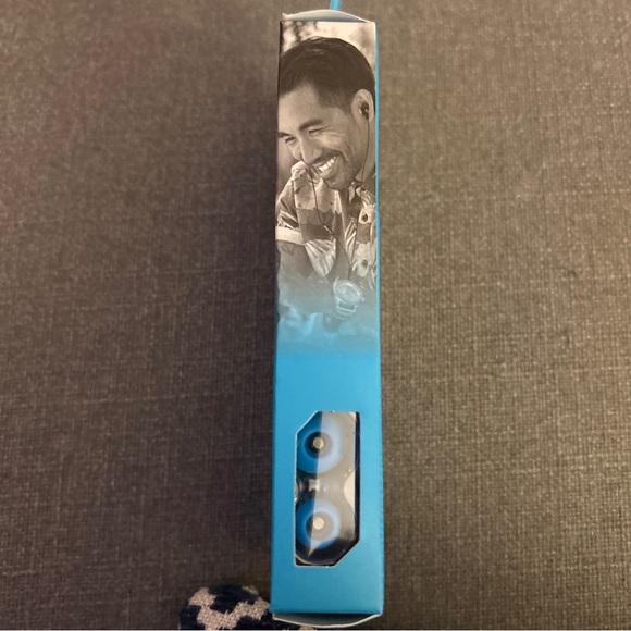 New JBuds Pro Signature Blue/Gray Earbuds with Wire - Picture 4 of 4